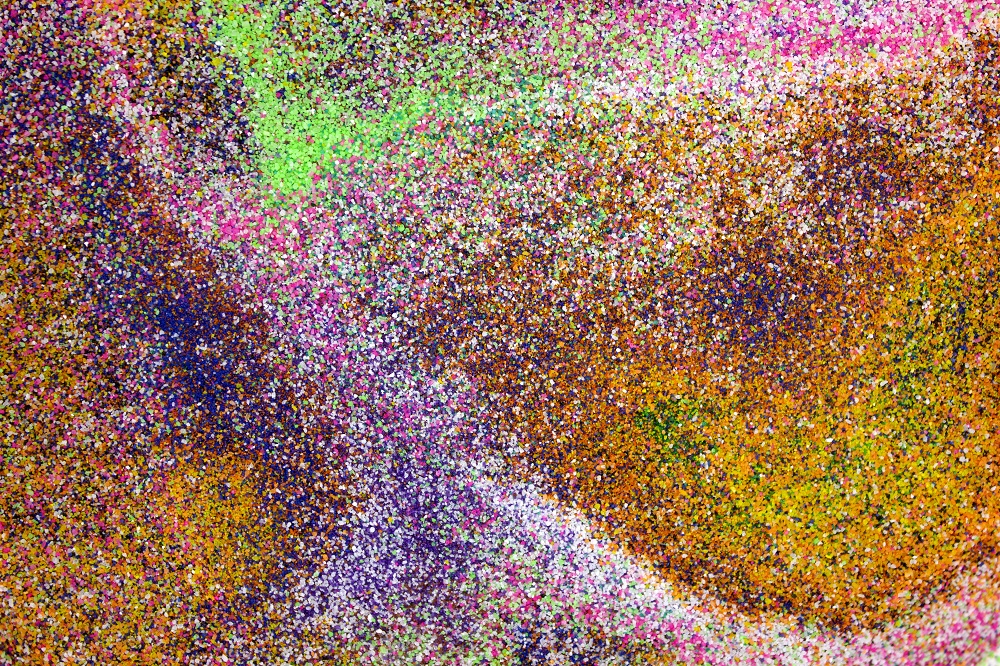 veelkleurige zandkorrels in een abstract patroon